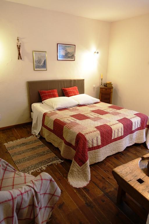 Bed and Breakfast Le Grand Saint Paul à Rognes Chambre photo